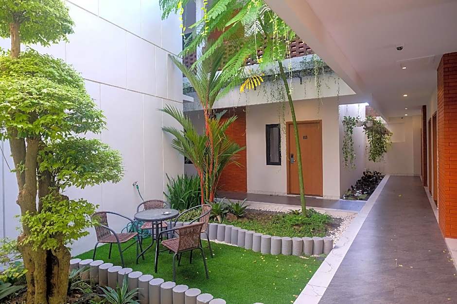 Urbanview Hotel Nardis Living near UMY