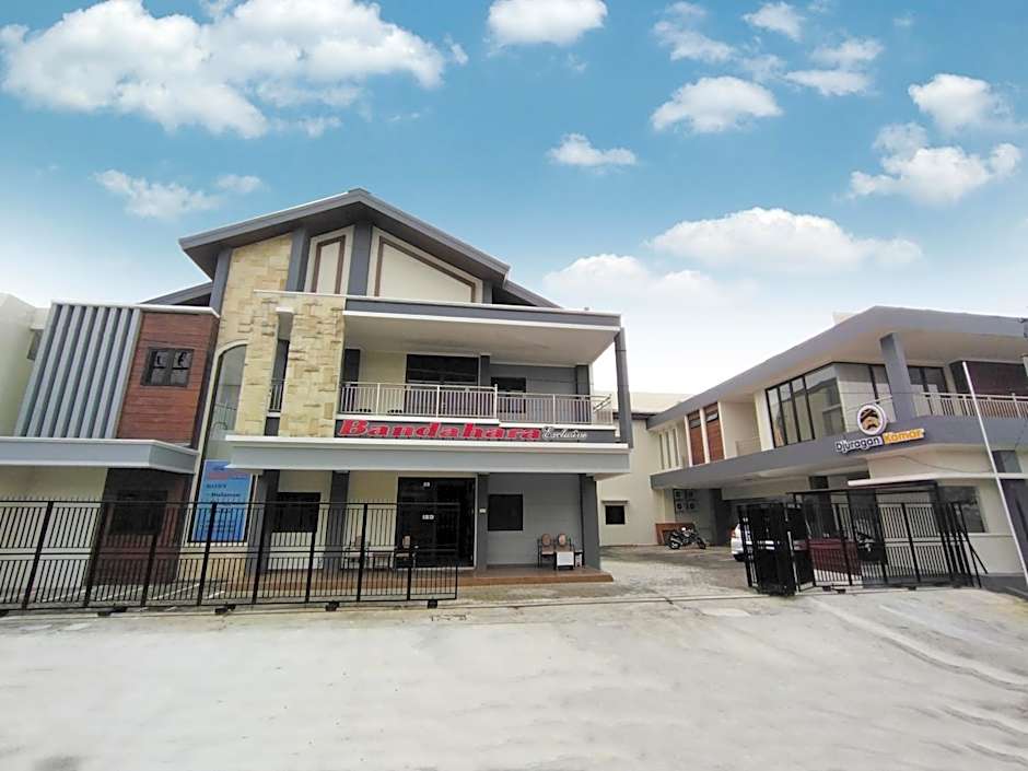 Djuragan Kamar Bandahara