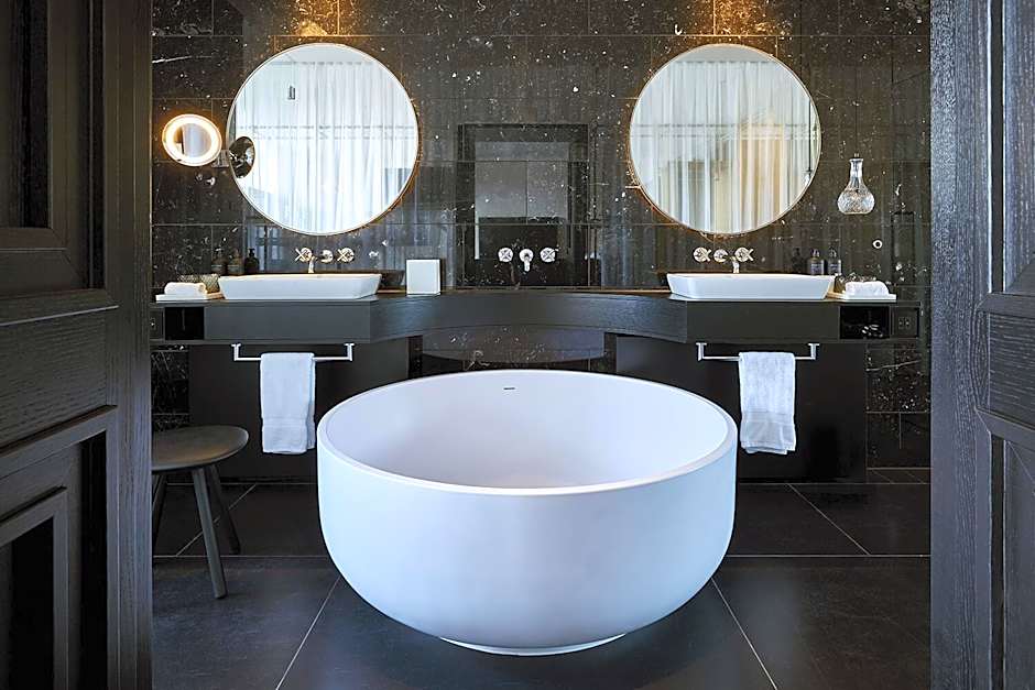 Roomers Munich, Autograph Collection by Marriott