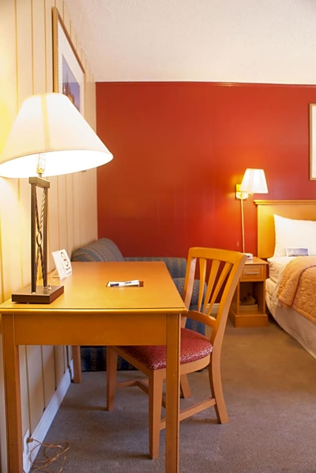 Travelodge by Wyndham Cathedral City