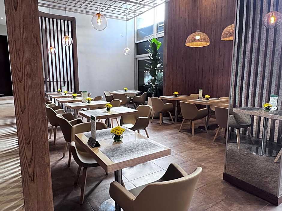 Holiday Inn Bogota Airport By IHG