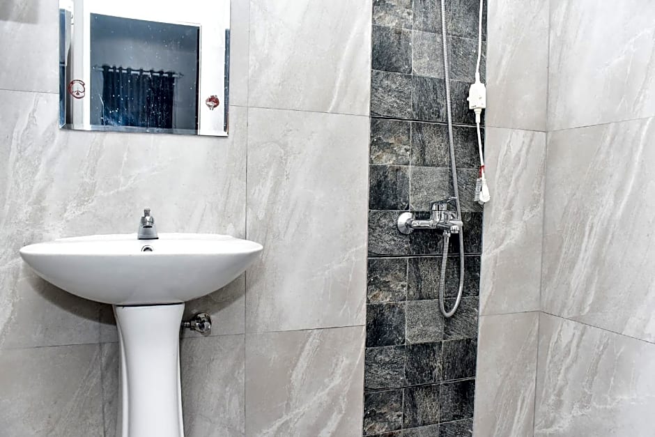 RedDoorz near Stasiun TVRI Surabaya 2