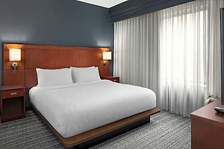 1 Bedroom 2 room Suite, 1 King, Sofa bed, Balcony