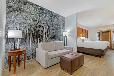 Queen Suite with Two Queen Beds and Sofa Bed - Pet Friendly/Non-Smoking