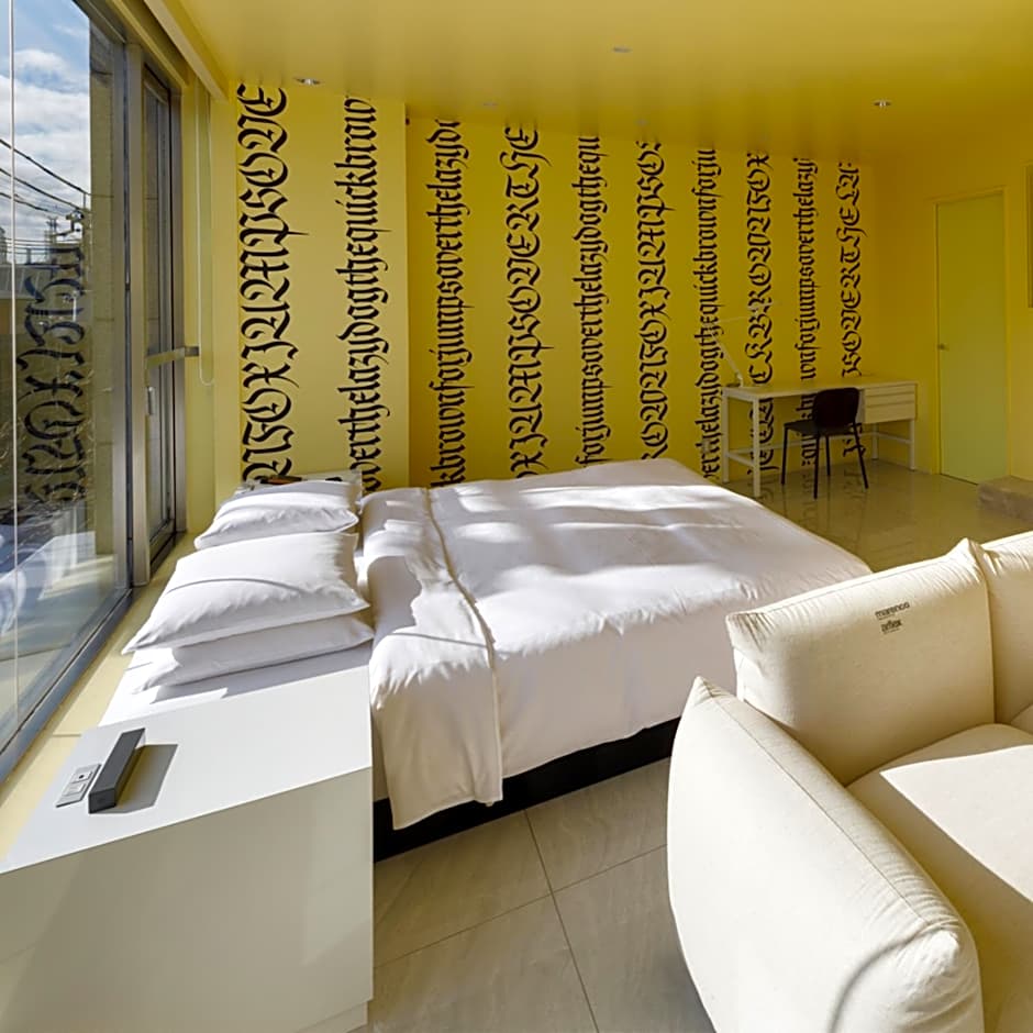 THE SCREEN - Boutique & Luxury Design Collection -