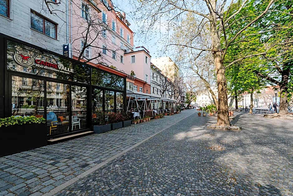 Petra Inn Apartments in historical palace Bratislava