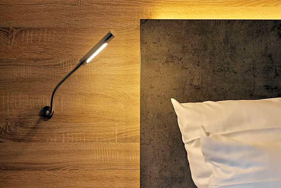 Moselhotel Weinhaus Simon `Sauna`Restaurant`ELadesäule