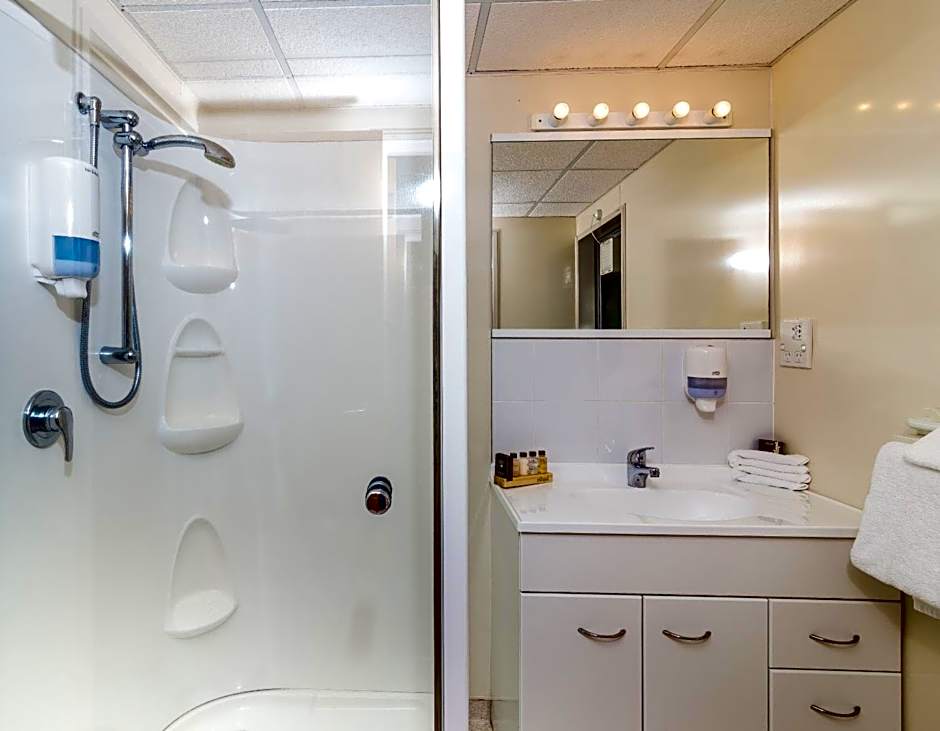 Twin Peaks Lakeside Inn