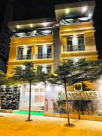 Hotel Seven Oaks