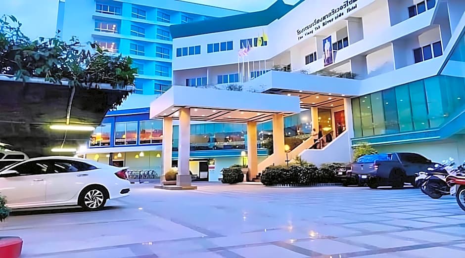 Viangtak Riverside Hotel