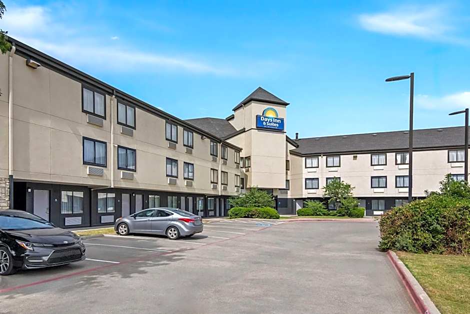 Days Inn & Suites by Wyndham DeSoto