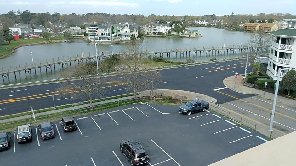 Howard Johnson by Wyndham Virginia Beach At The Beach