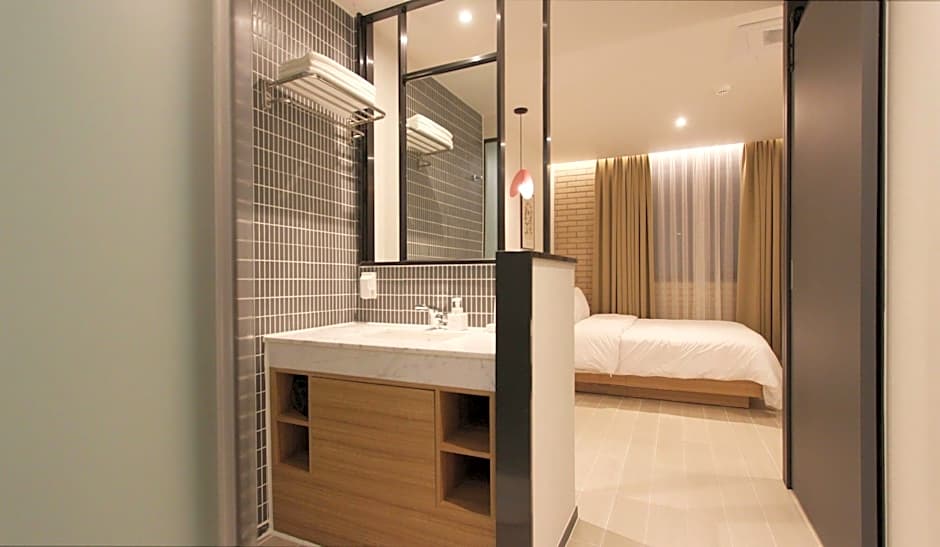 Gwangyang Seven Bricks Hotel
