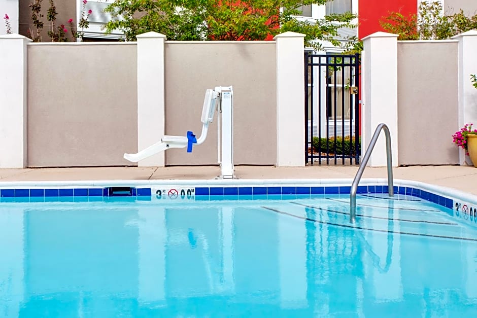 Holiday Inn Express Washington DC East- Andrews AFB, an IHG Hotel