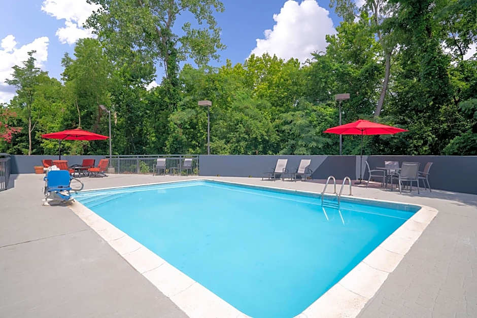 Fairfield Inn & Suites by Marriott Memphis I-240 & Perkins