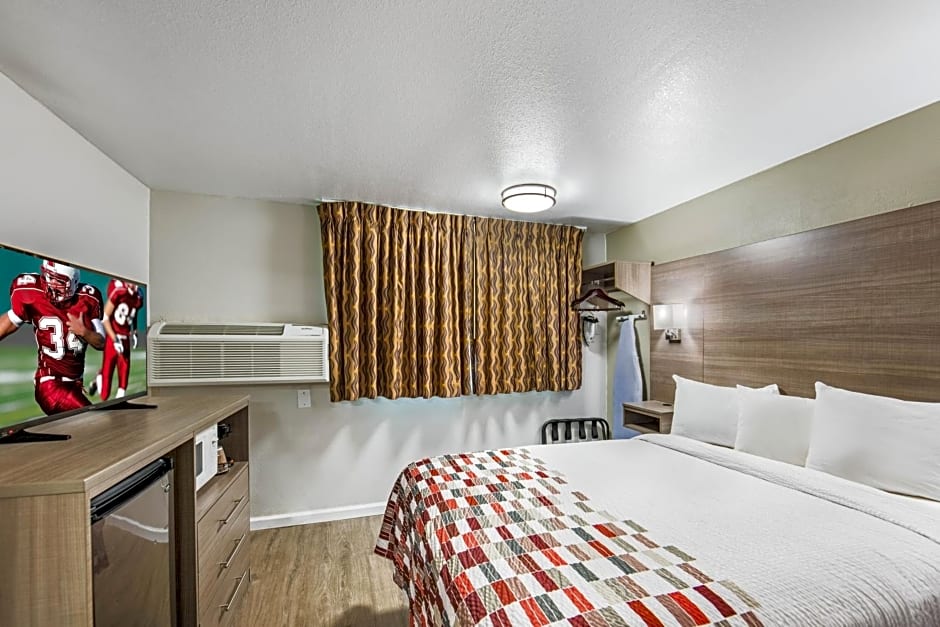 Red Roof Inn & Suites Medford - Airport