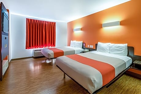 1 Queen Bed 1 Full Bed Studio Suite Kitchenette Non-Smoking