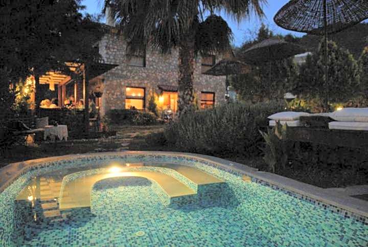 Mandarin & Mango Boutique Hotel