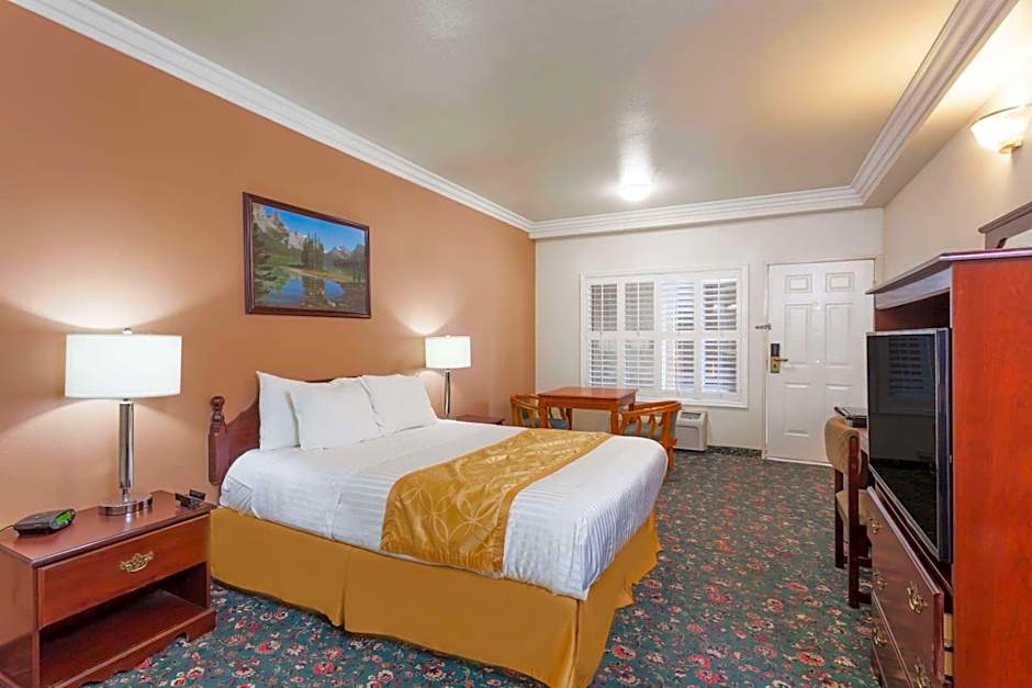 Days Inn & Suites by Wyndham South Gate