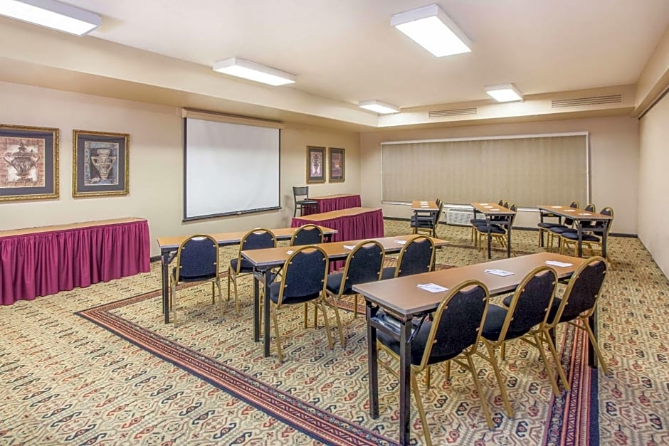 Hawthorn Suites Bloomington
