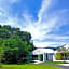 Holiday House Green Garden