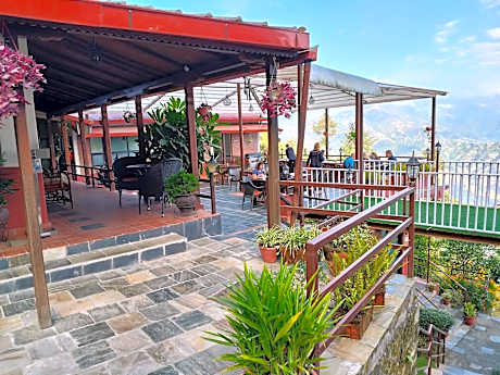 Gaia Holiday Home