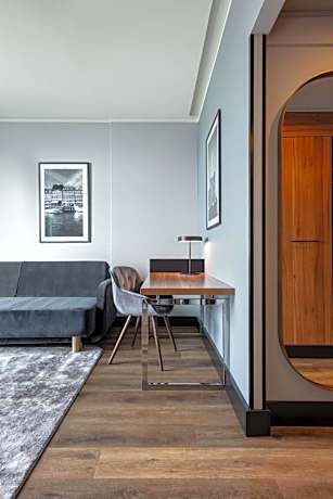 Junior Suite with Panoramic City View