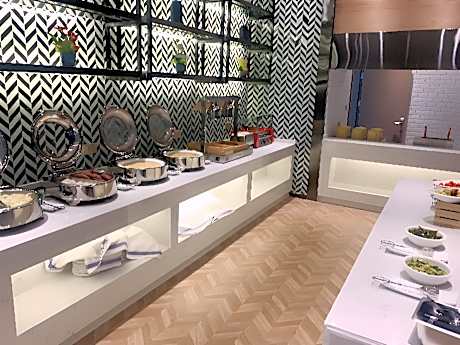 Borrman Hotel Zhonghsan Guzheng Huayi Plaza Light Rail Station