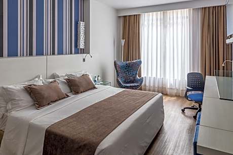 Luxury Queen Non Smoking