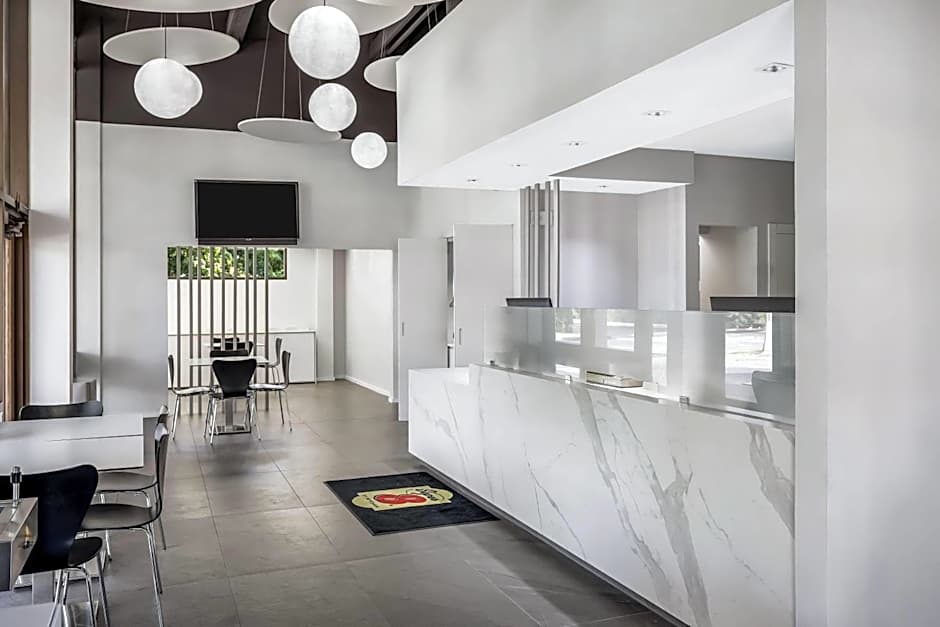 Super 8 by Wyndham Riviera Beach West Palm Beach