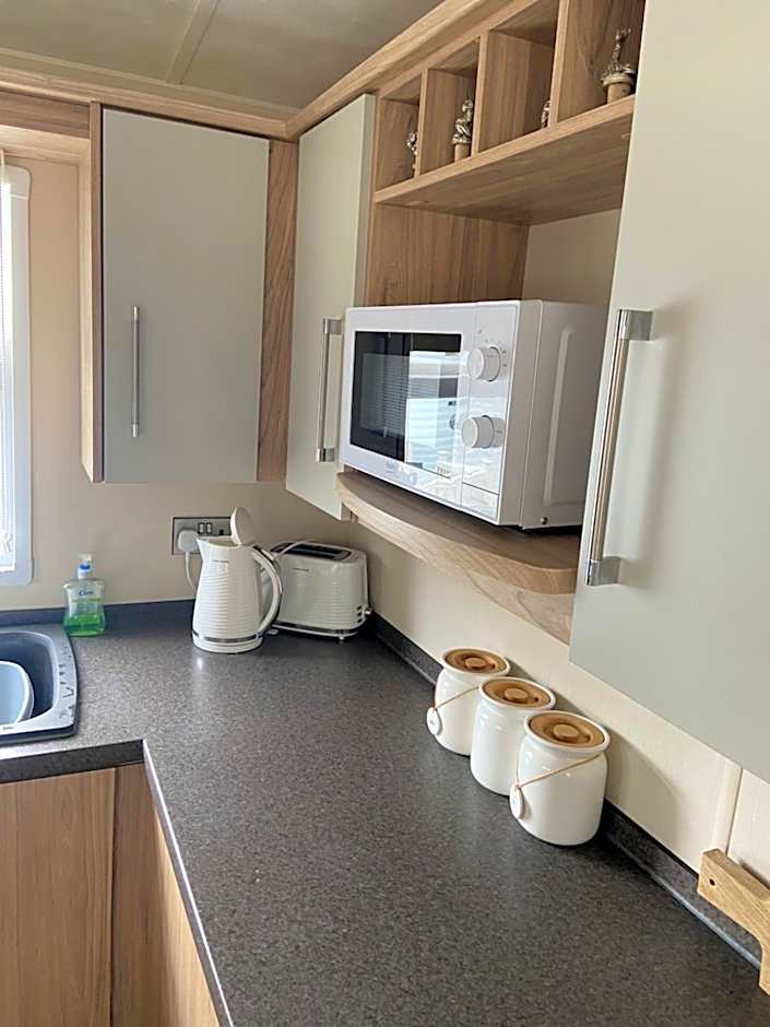 Otters Rural Retreat - Private Hot-Tub & Free Golf for guests included