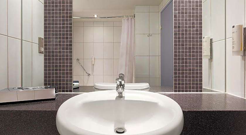 Ramada London North M1