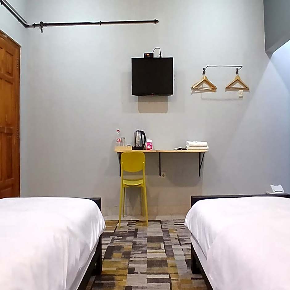 Kenewae Living Near Alun-alun Wonosari Mitra RedDoorz