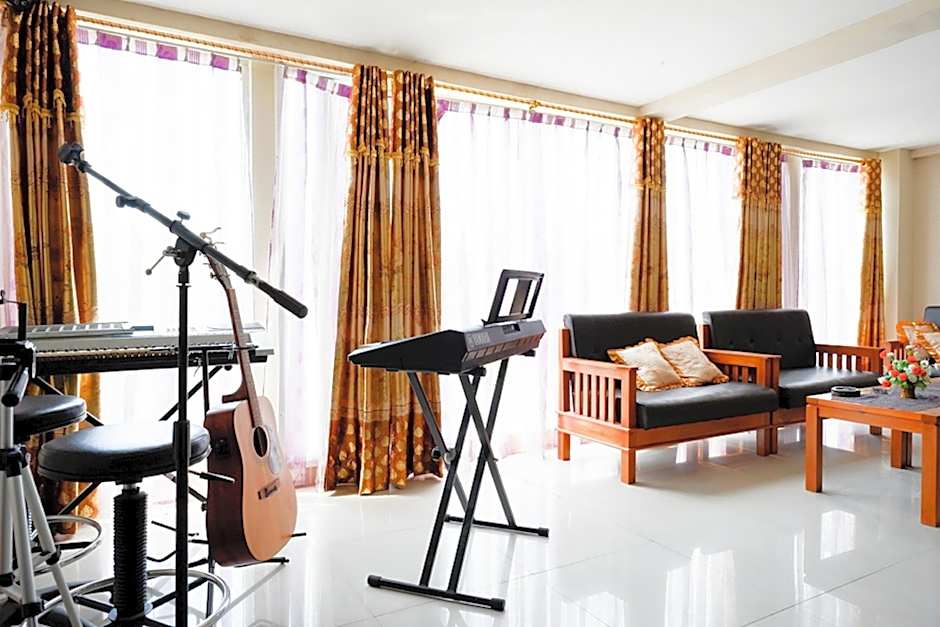 RedDoorz @ Hotel Grand Aulia Majene