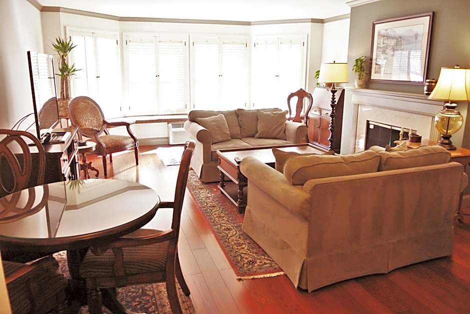 Cow Hollow Inn and Suites