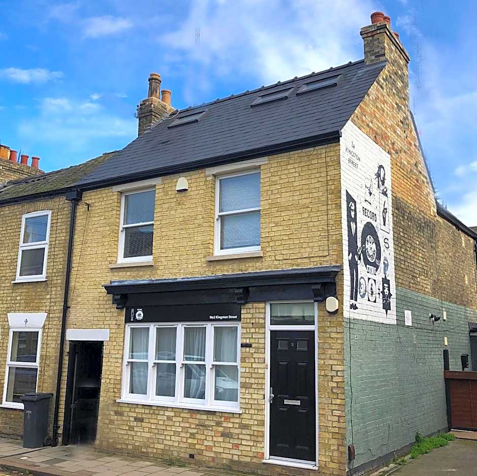 Cosy Loft Apartment Just Off Vibrant Mill Rd CB1 - Walk to Station and City Centre