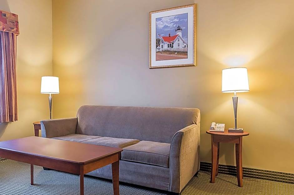 Quality Inn & Suites Hawkesbury