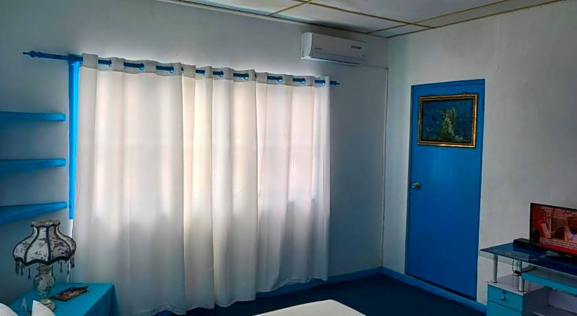 Le Chateau Bleu Hotel