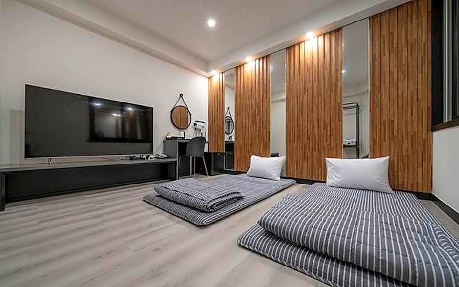 Photo 1 of 7 of Korean Style Room