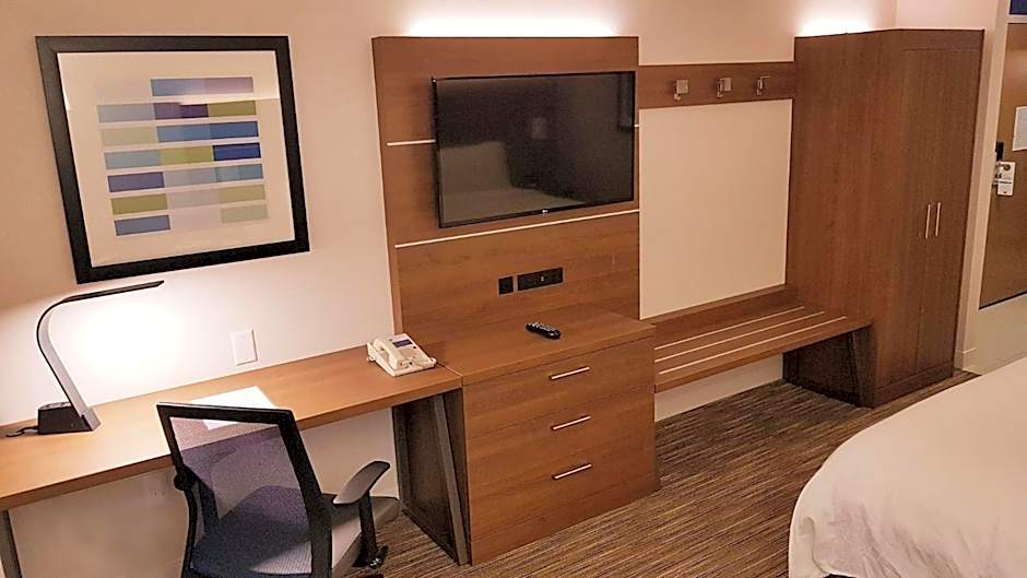 Holiday Inn Express and Suites Surrey By IHG