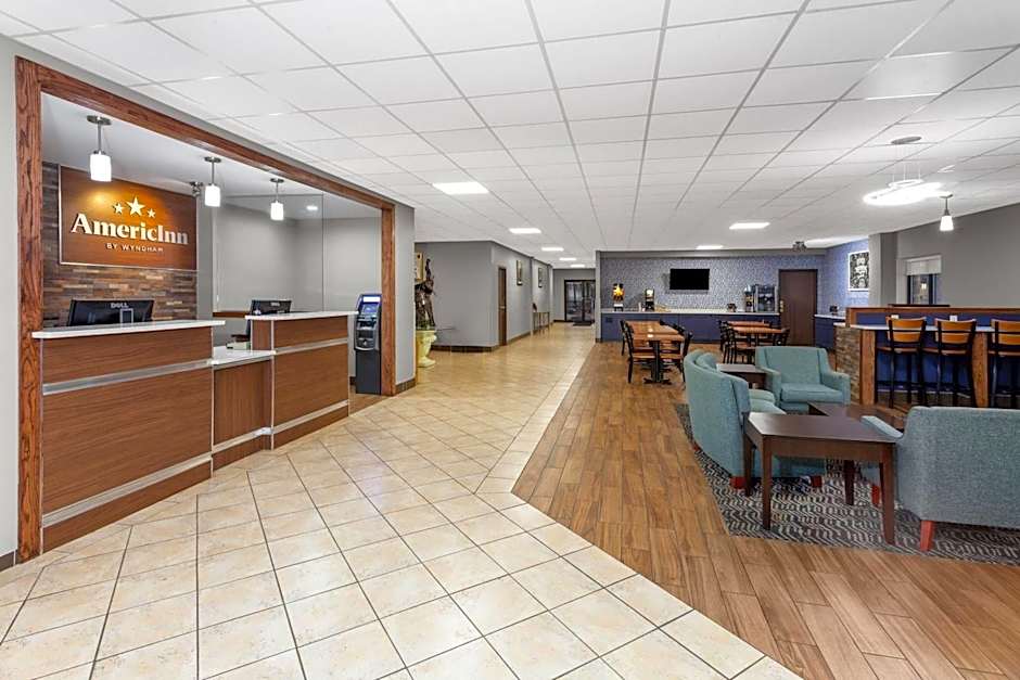 AmericInn & Suites by Wyndham Baraboo Event Center