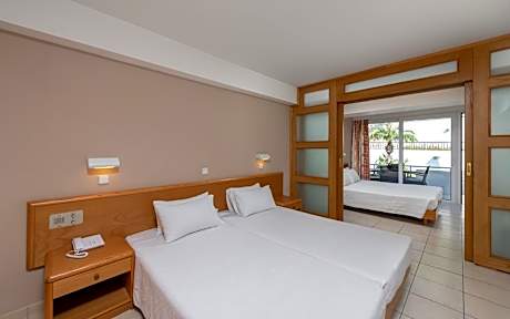 Family Room with Sea View