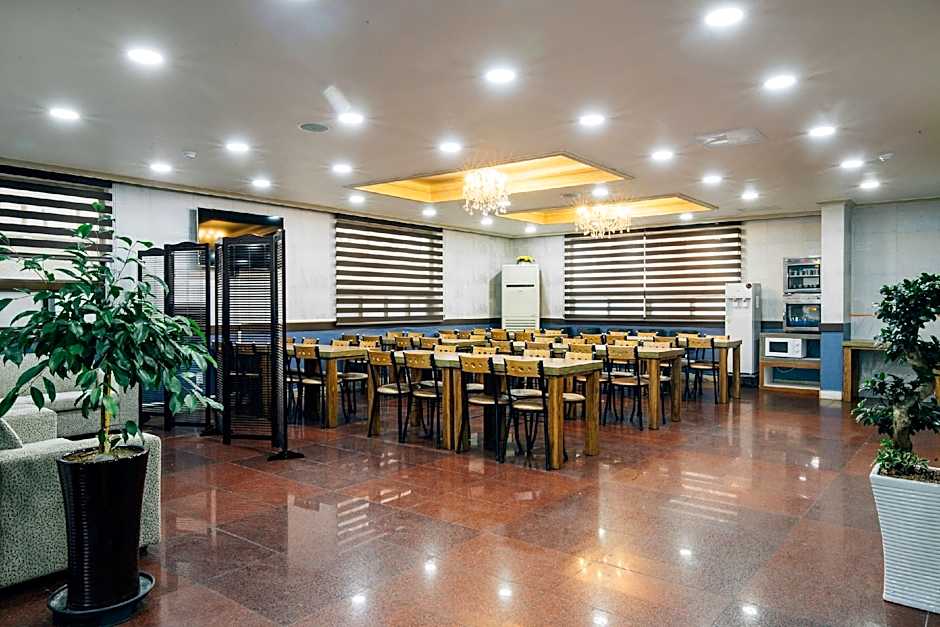 The Oakra Hotel