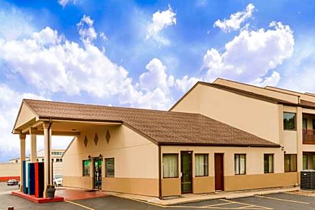 Days Inn by Wyndham Hannibal