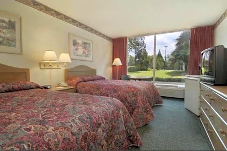 Economy Inn & Suites