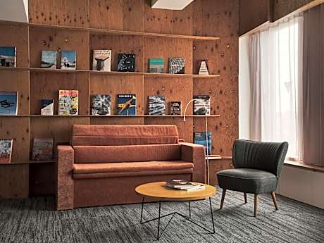 Library Suite - Non-Smoking