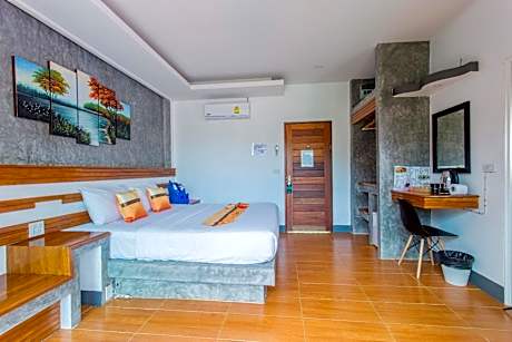 Queen Room with Pool View