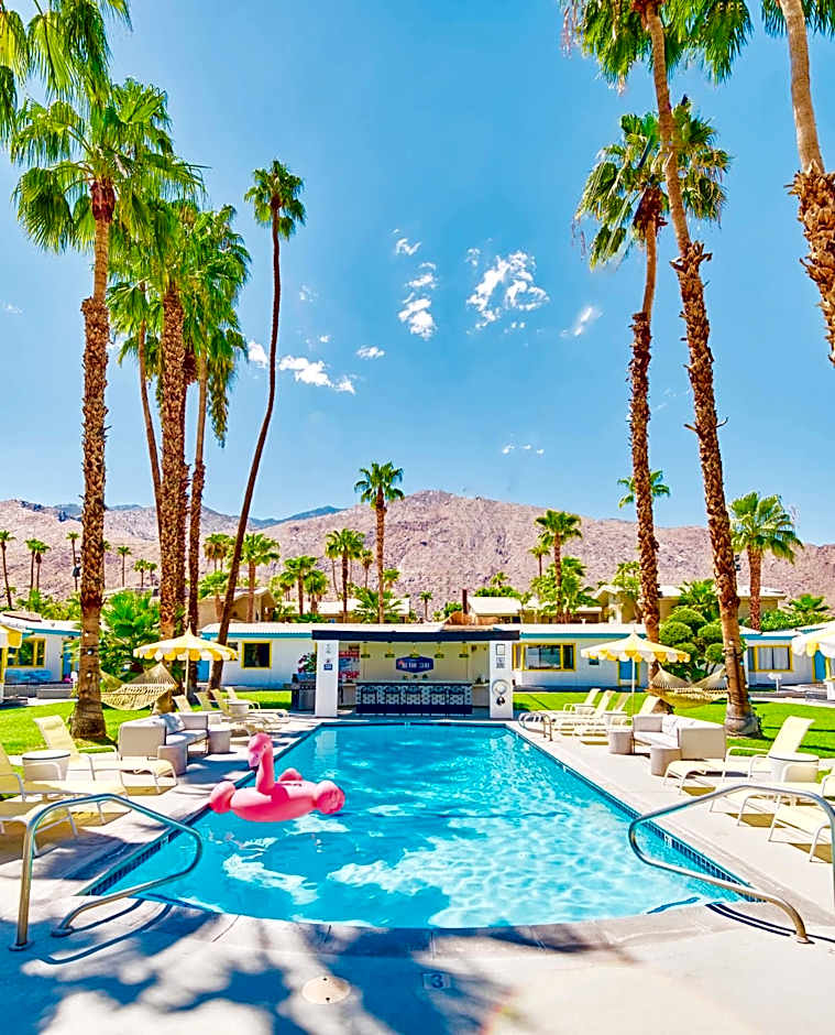 A PLACE IN THE SUN Garden Hotel - Big Units with Privacy Gardens & Heated Pool & Spa in 1 Acre Park Prime Location, PET Friendly