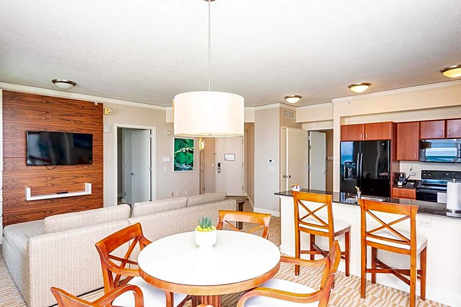 TRUMP INTL 2 BEDROOM APARTMENT 1600 Sqf Ocean and Bay View