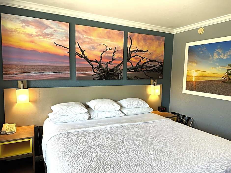 Days Inn by Wyndham Pensacola - Historic Downtown